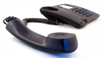 telefone-fixo-esta-perto-da-extincao-nos-lares-brasileiros-•-tecnoblog