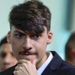 jair-renan-bolsonaro-omite-orientacao-sexual-em-candidatura-para-as-eleicoes-de-2026