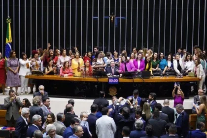 projeto-quer-reservar-50%-das-vagas-legislativas-a-mulheres