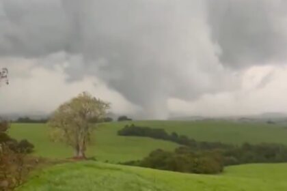 rs:-ciclone-bomba-deixou-250-mil-pessoas-sem-luz-e-2,3-mil-desalojados
