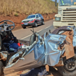 carro-e-prensado-por-caminhoes-e-quatro-pessoas-ficam-feridas-em-sp-|-cnn-brasil