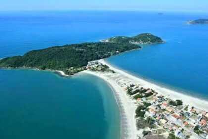 ilha-privativa-de-r$-30-milhoes-segue-disponivel-no-mercado-de-luxo-apos-uma-decada-na-grande-florianopolis