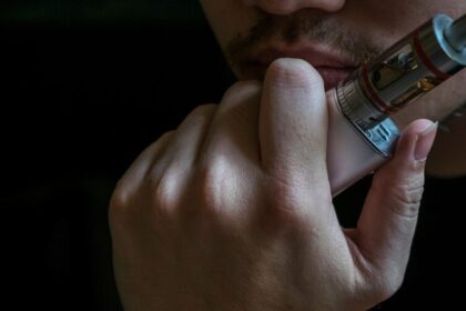 consumo-de-cigarros-eletronicos,-que-continuam-sendo-vendidos-como-inofensivos,-cresce-entre-jovens-–-drops-de-jogos