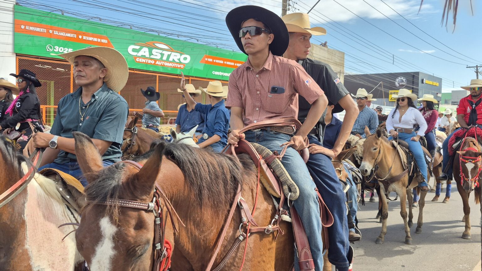 cavalgada:-veja-horarios-e-trajeto-da-festa-que-abre-a-expoacre-2026-|-g1