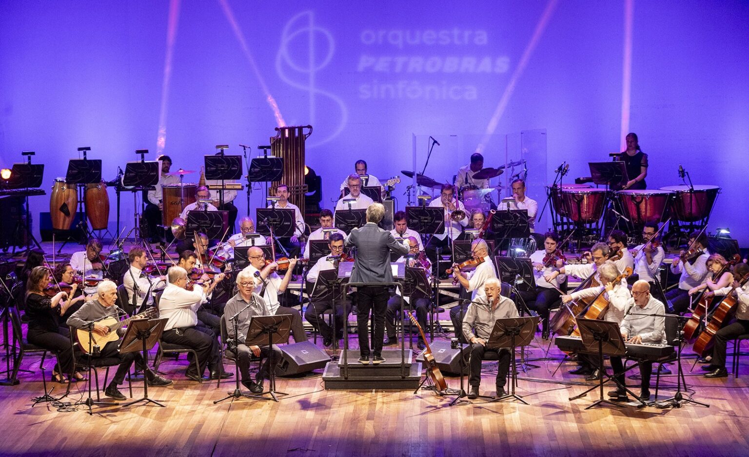 sinfonia-brasileira-do-mpb4-atraca-no-porto-seguro-da-orquestra-da-petrobras-em-album-valorizado-pelos-arranjos-|-g1