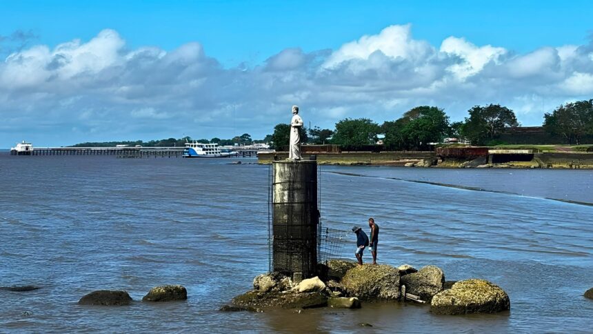 pedra-do-guindaste-em-macapa:-obra-parada-e-ferragens-expostas-|-g1