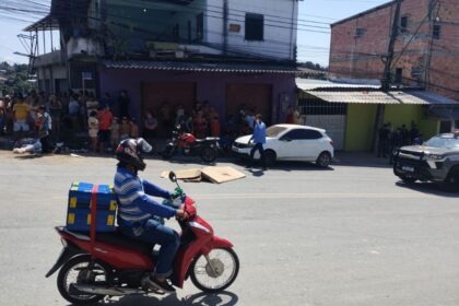motociclista-morre-em-manaus-apos-bater-em-carro-e-cair-sob-cacamba-|-g1