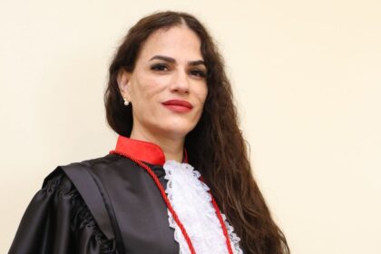 fabi-pilate:-conheca-a-trajetoria-da-primeira-promotora-trans-do-brasil-|-g1