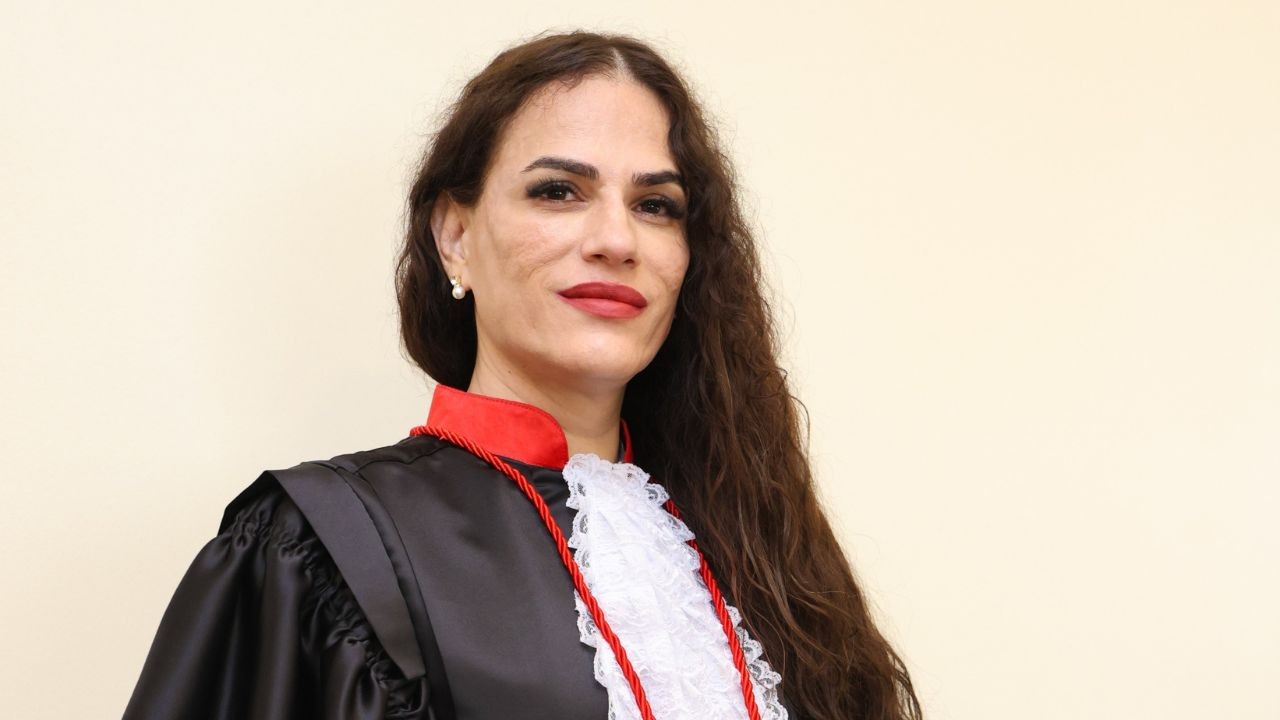 fabi-pilate:-conheca-a-trajetoria-da-primeira-promotora-trans-do-brasil-|-g1