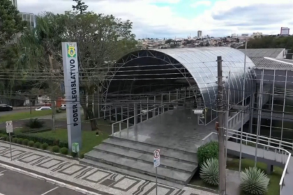 vereadores-do-parana-aprovam-criacao-de-vagas-de-estacionamento-exclusivas-para-advogados-|-g1