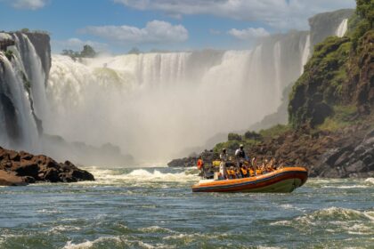barco-com-holandeses-vira-no-parque-nacional-do-iguacu-e-turista-morre-|-g1