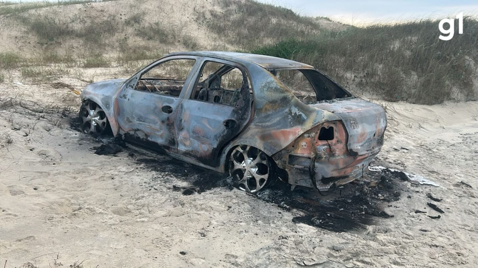 corpo-carbonizado-e-achado-dentro-de-carro-incendiado-em-praia-do-rs-|-g1