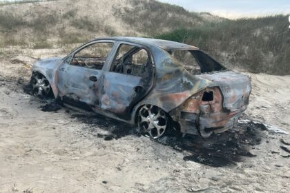 corpo-carbonizado-e-achado-dentro-de-carro-incendiado-em-praia-do-rs-|-g1