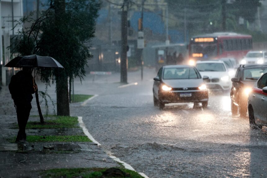 tempestade-no-rs:-inmet-alerta-para-grande-perigo-e-inundacoes-|-g1